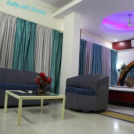 Hotel Aditya Radźkot Zewnętrze zdjęcie