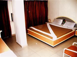 Hotel Aditya Radźkot Zewnętrze zdjęcie