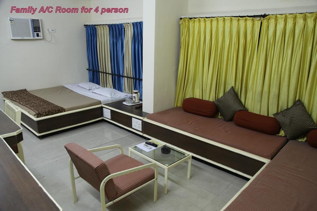 Hotel Aditya Radźkot Zewnętrze zdjęcie