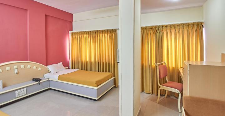 Hotel Aditya Radźkot Zewnętrze zdjęcie