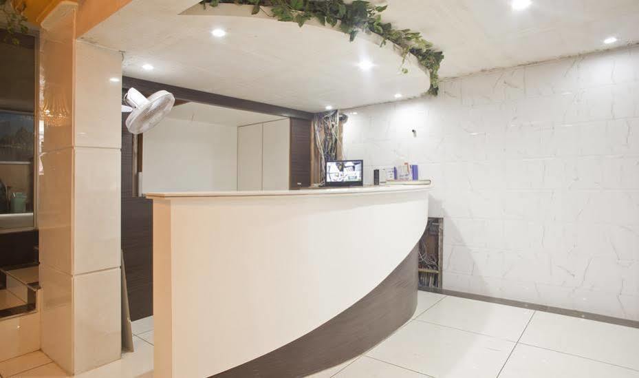 Hotel Aditya Radźkot Zewnętrze zdjęcie